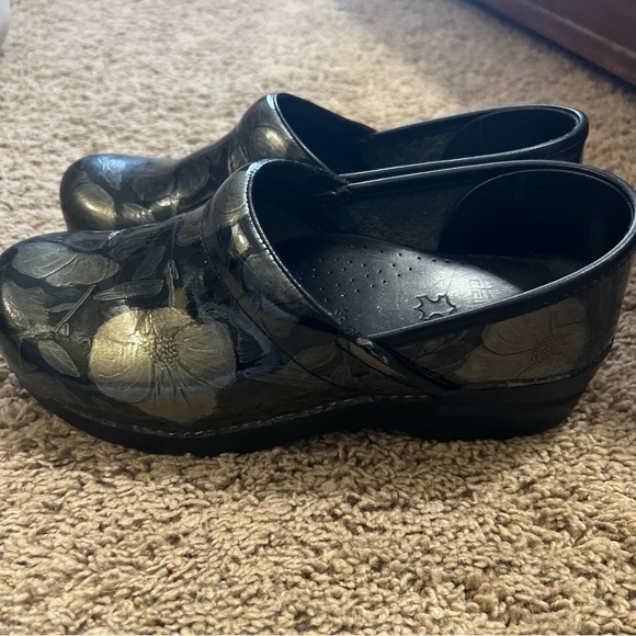 Dansko Clogs- Silver and Black Size 39 (8.5/9) - Picture 2 of 9